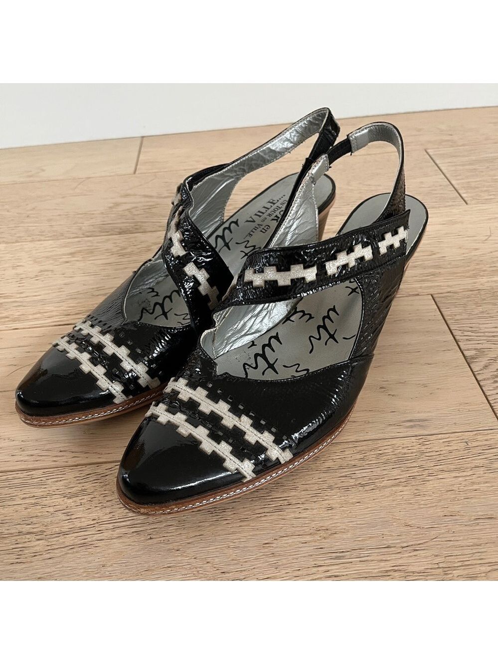 TOUR EN VILLE Sling Back Patent Leather Low Heels Pointy Artsy Avante Garde